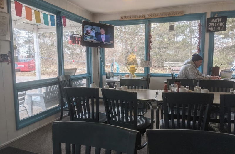 The Foothills Cafe & Motel (Foot Hills Motel) - Web Listing (newer photo)